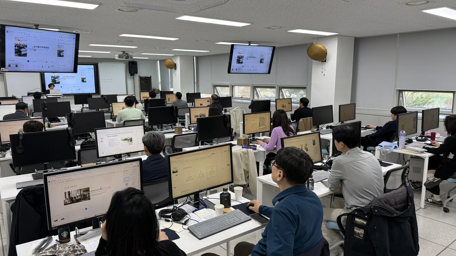 농식품 인공지능(AI) 역량강화 기초 과정 현장 사진 10