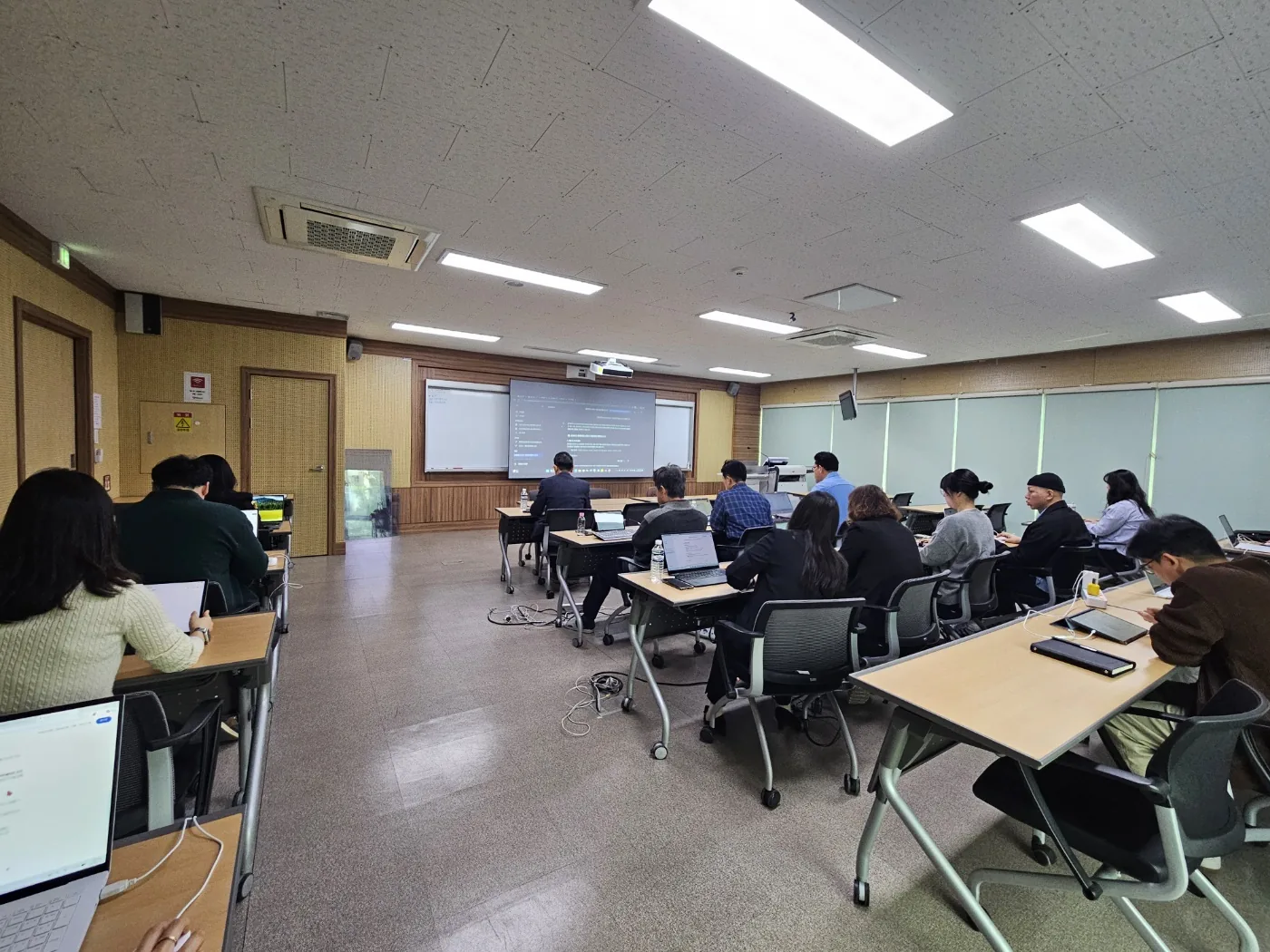 ChatGPT·Gemini 업무 활용 AI 실무 교육 현장 사진 7
