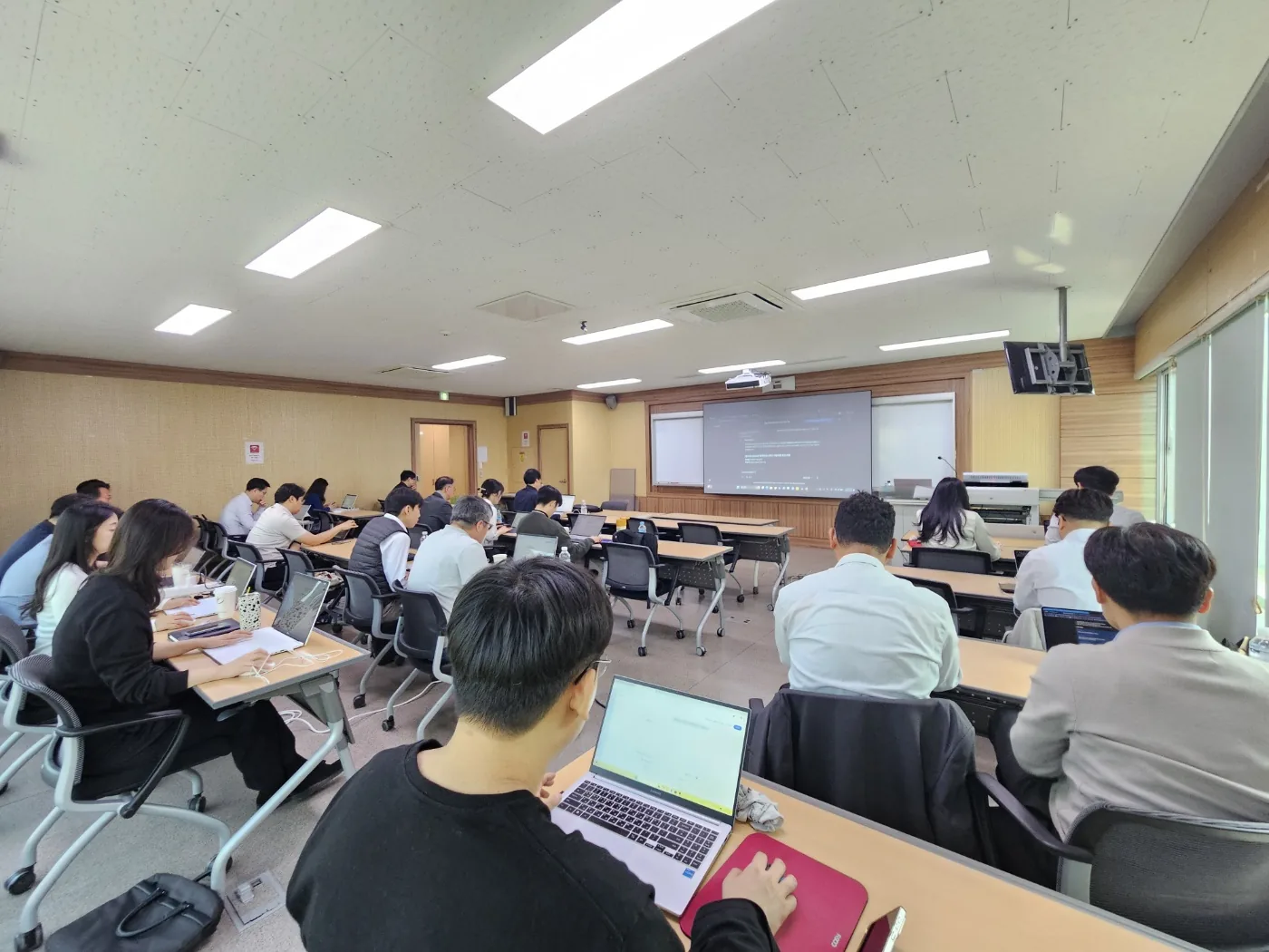 ChatGPT·Gemini 업무 활용 AI 실무 교육 현장 사진 9