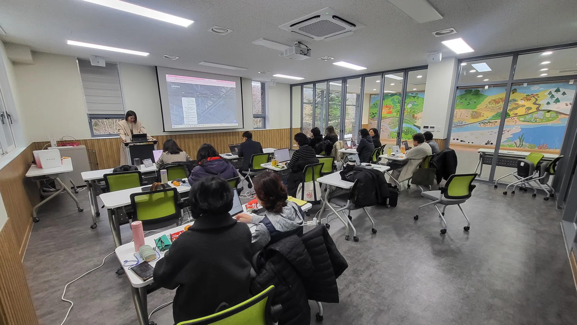 강원자연학습원 환경교육 강사 AI 활용 교육 현장 사진 1