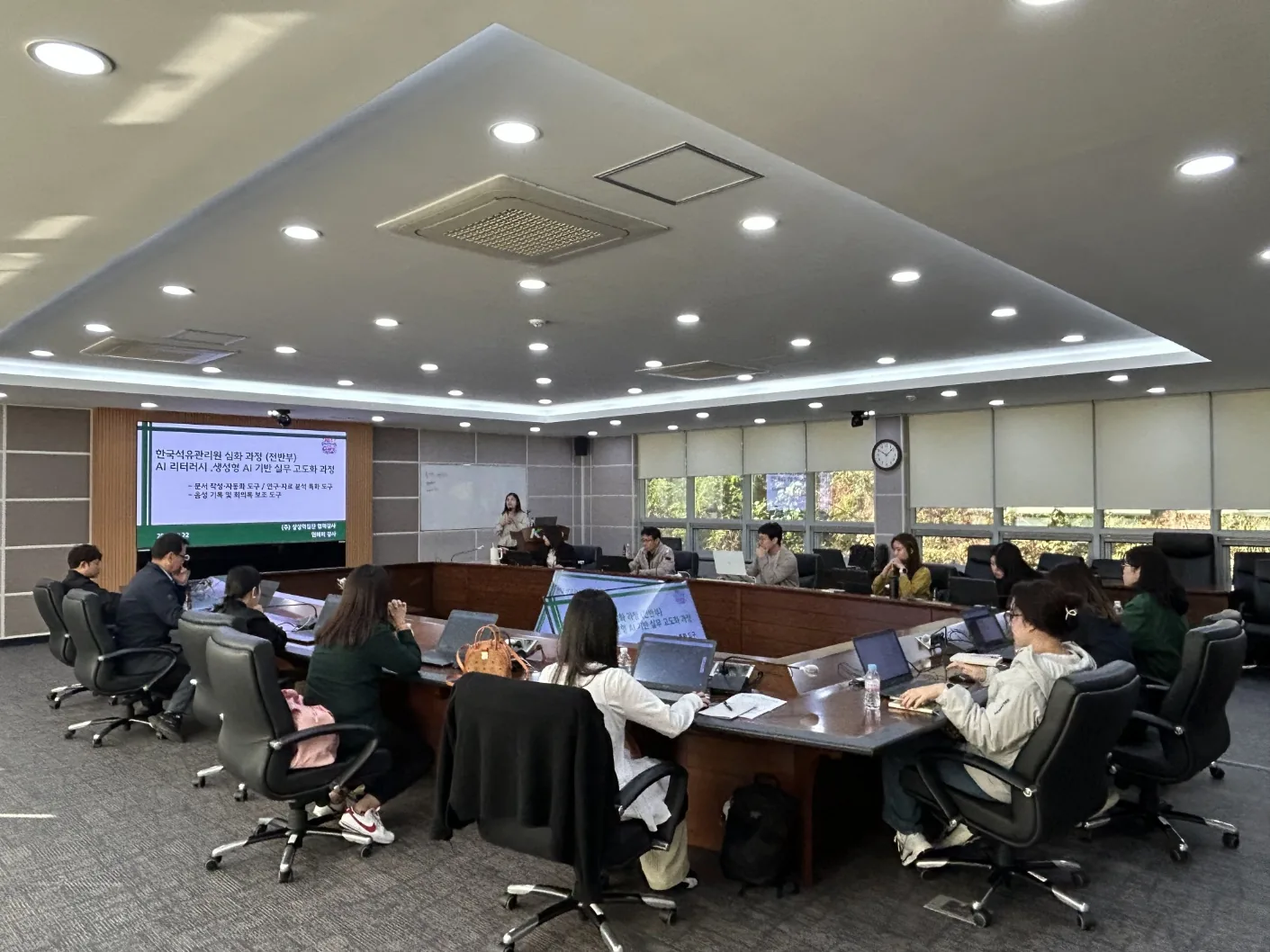 한국석유관리원 AI 리터러시 및 생성형 AI 실무 고도화 과정 현장 사진 2