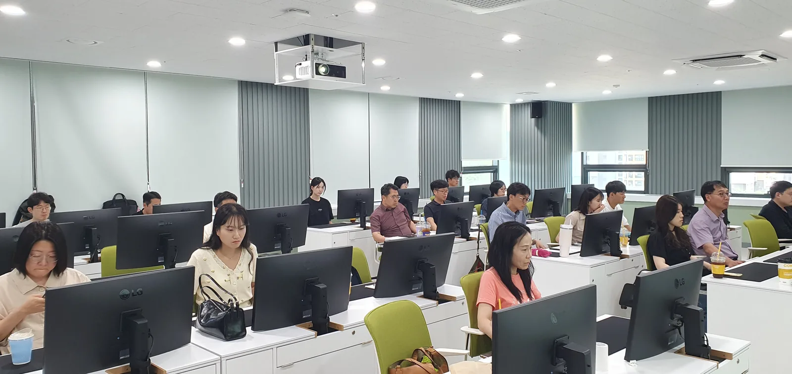 조사관 대상 AI 활용 기업 분석 실무 교육 현장 사진 7
