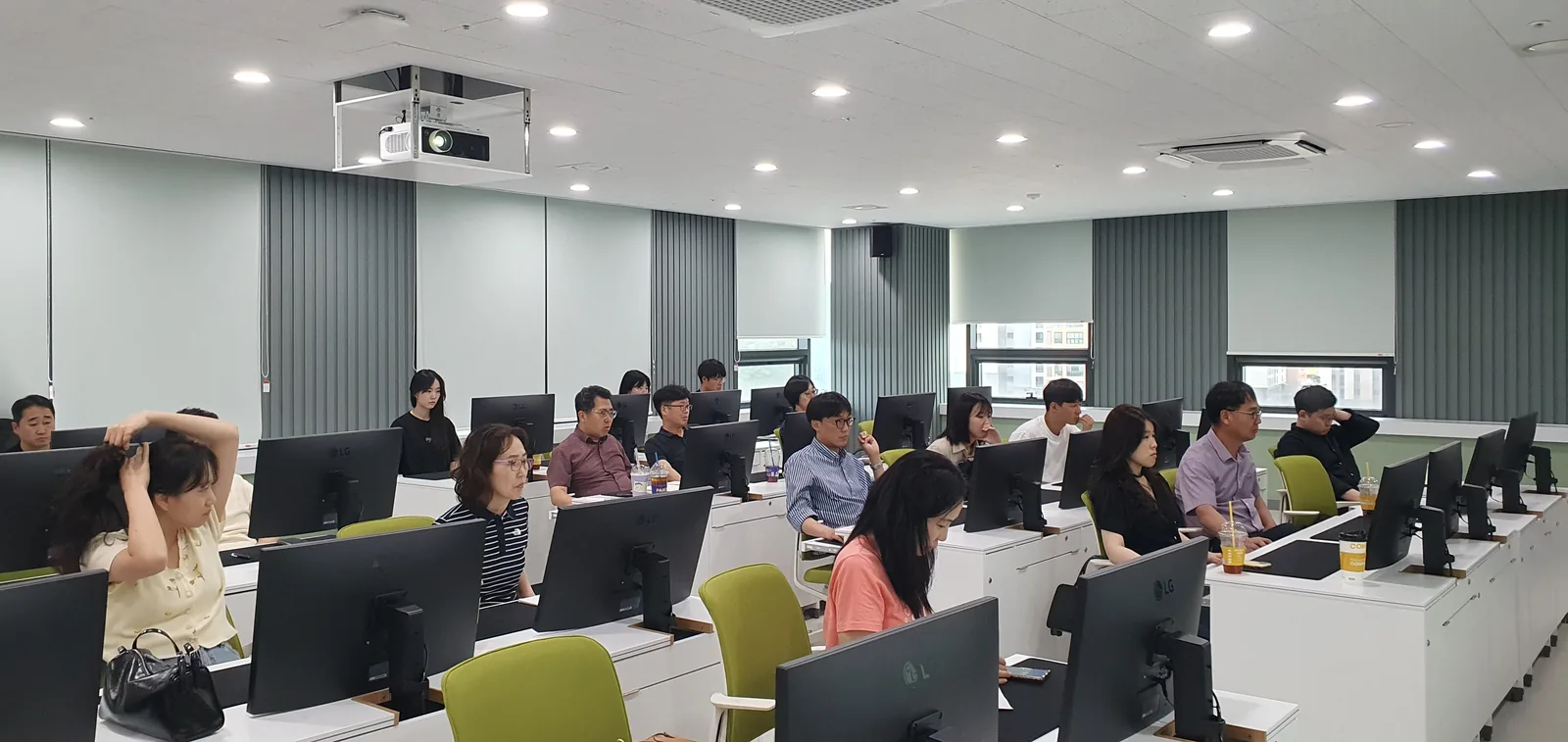 조사관 대상 AI 활용 기업 분석 실무 교육 현장 사진 8