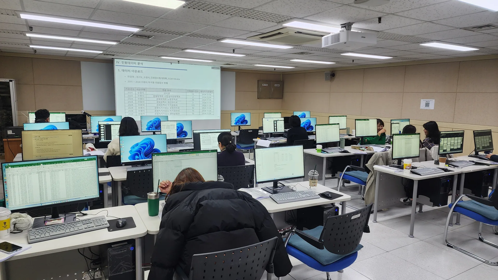 수원시청 공공데이터 역량 강화 교육 현장 사진 2