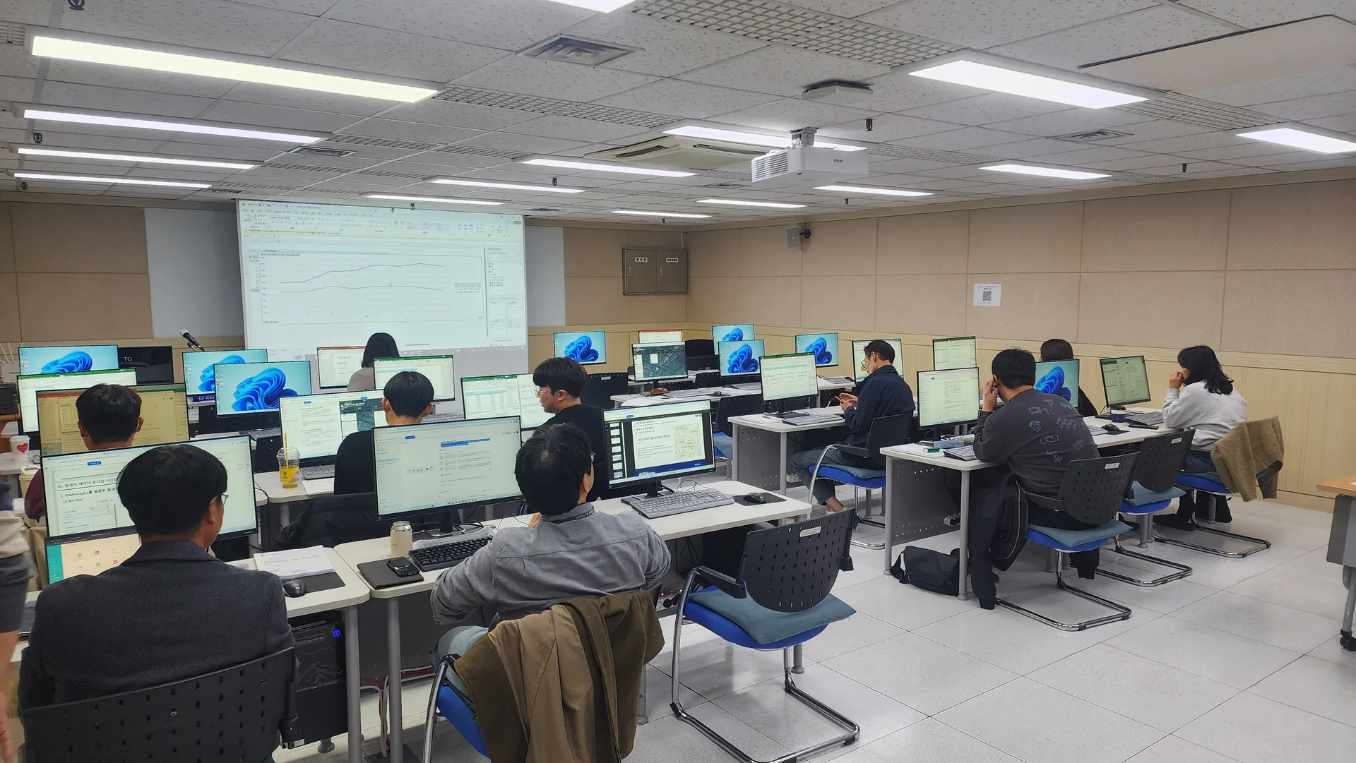 수원시청 공공데이터 역량 강화 교육 현장 사진 3