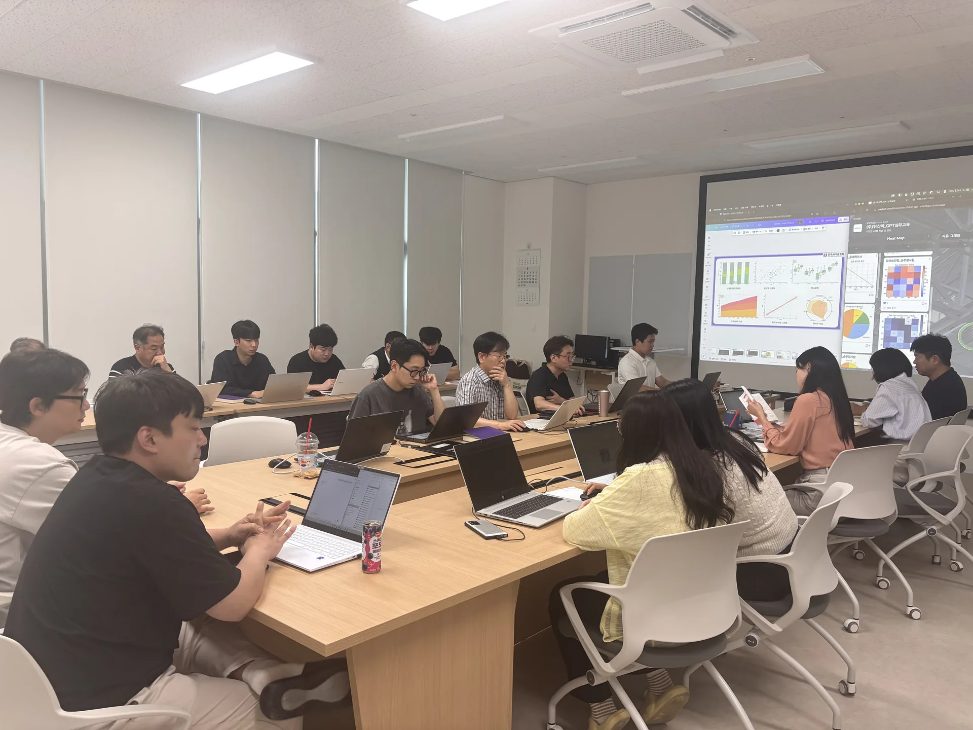위스텍 ChatGPT 도입 온보딩 교육 현장 사진 1